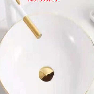 Mẫu Lavabo trắng sứ để bàn tròn viền vàng huế