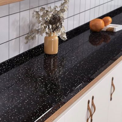 Mẫu đá kim sa đen bàn bếp dễ phối hợp trong không gian
